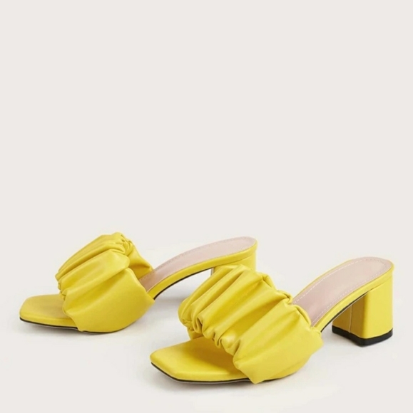 Yellow sandals - Picture 3 of 7